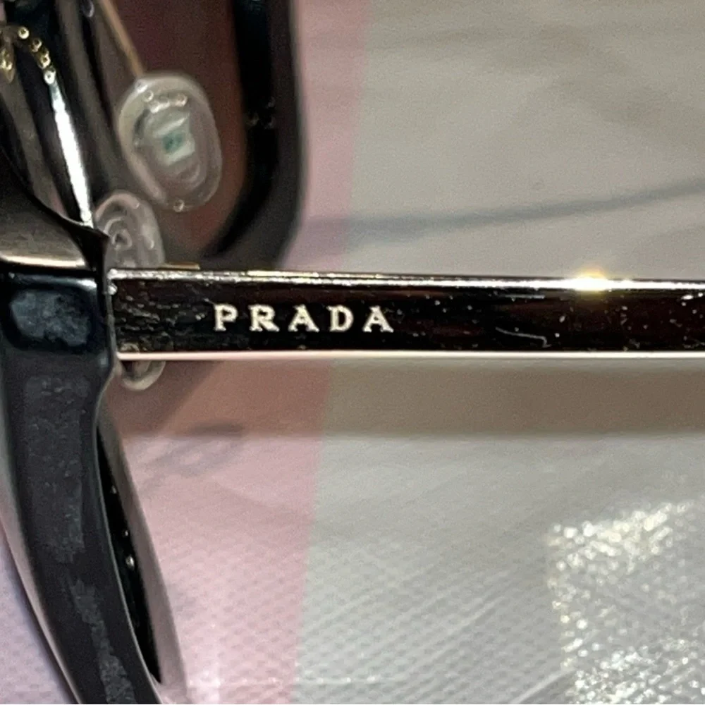 Prada cat eye Gradient Sunglasses SPR09Q authentic excellent condition w/ case